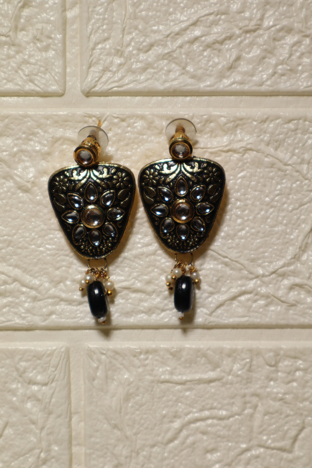 Antique Black & Gold Kundan Pearl Choker Set