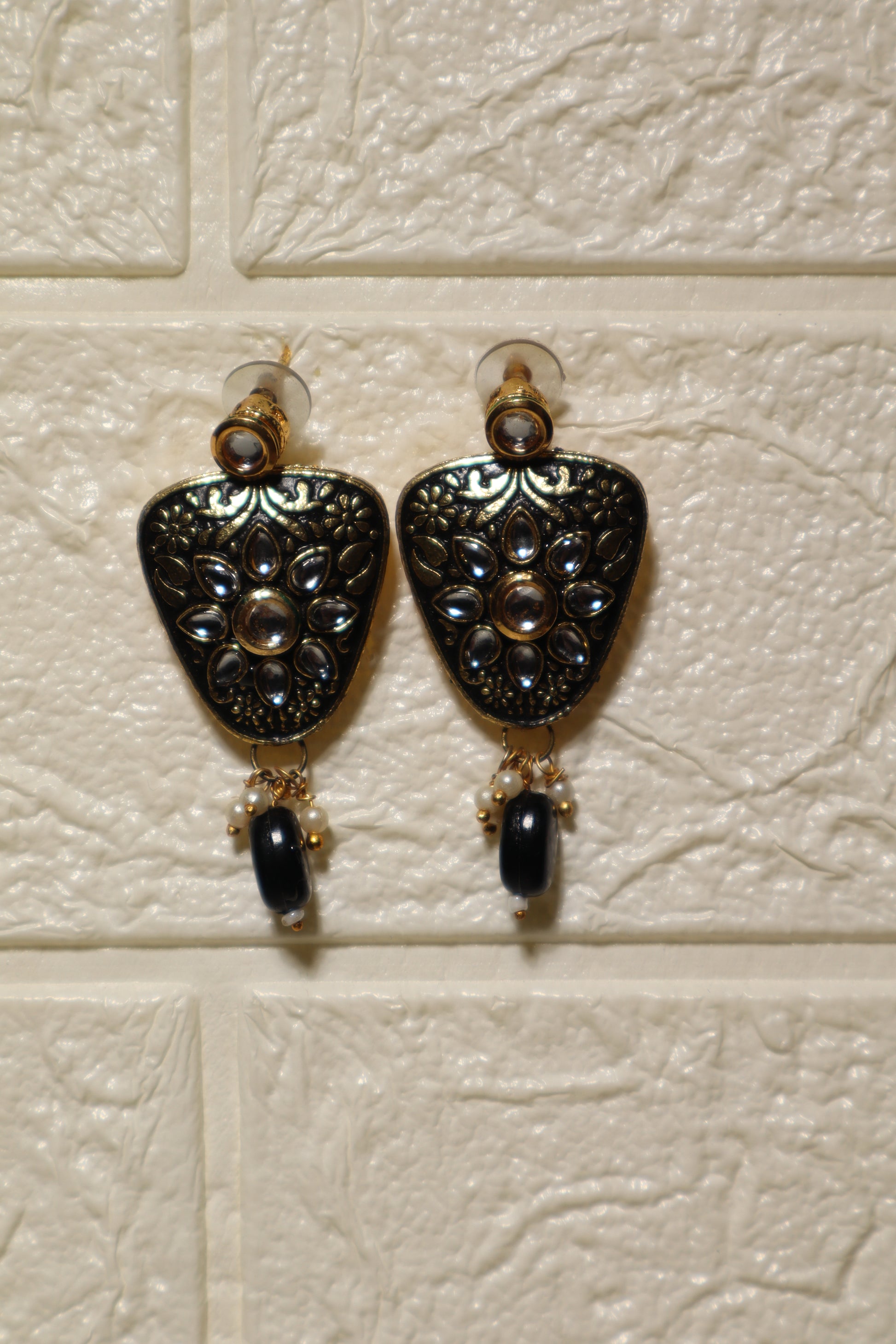 Antique Black & Gold Kundan Pearl Choker Set